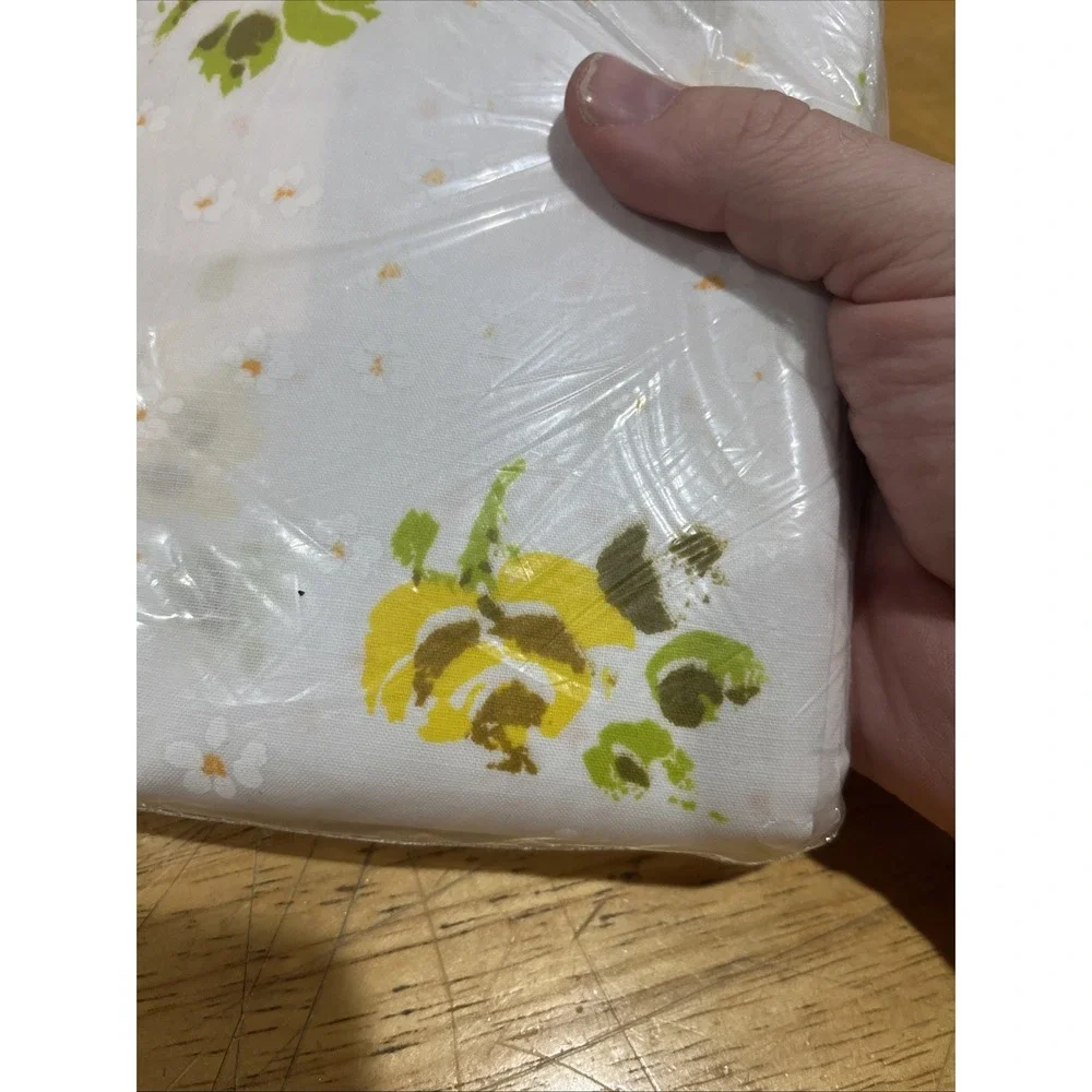 VTG‎ Pequot Yellow Rosebuds Sheet-Twin Flat Floral USA Cottage Garden